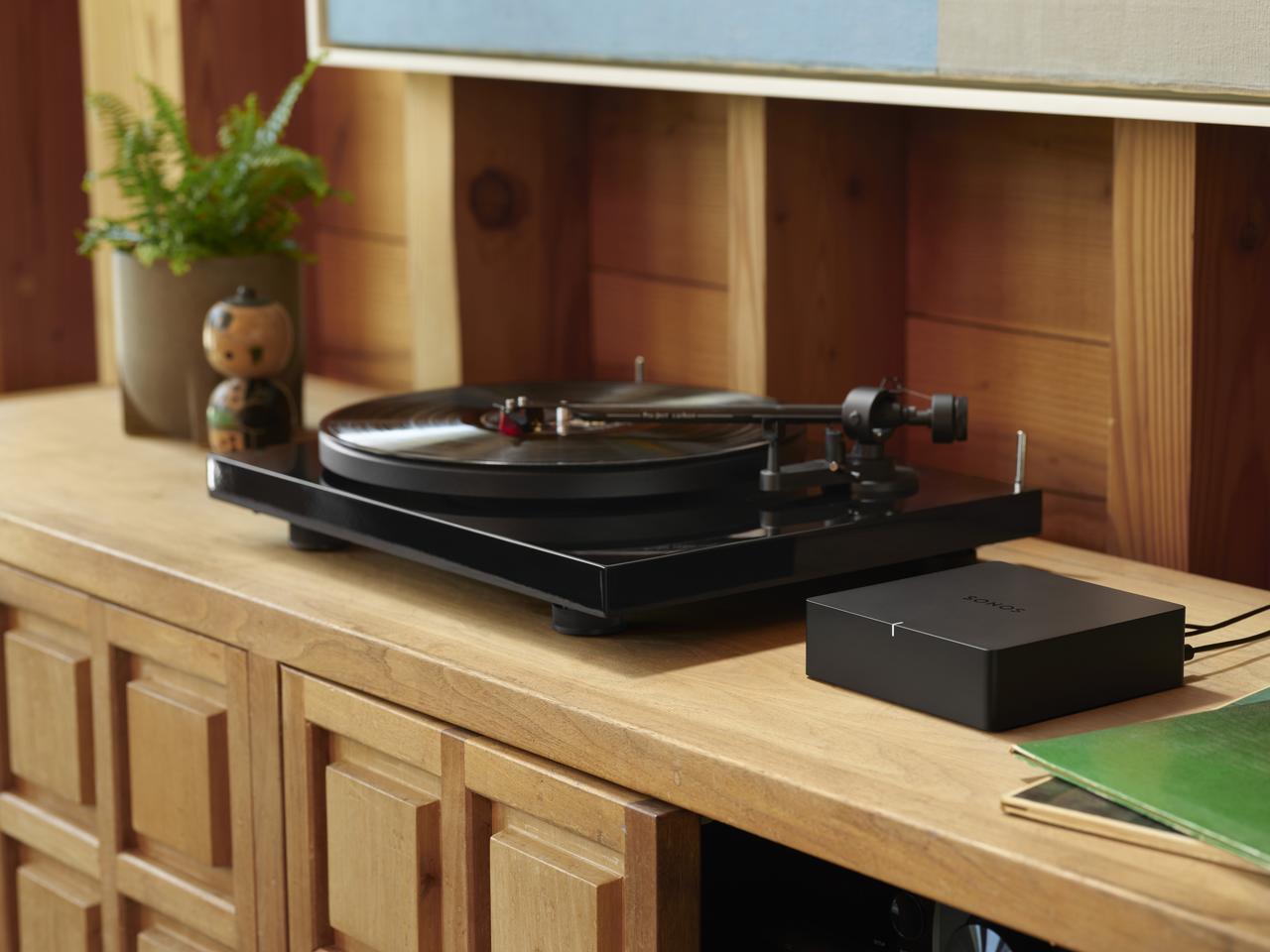 Port_Lifestyle_Black_Record_Player_01